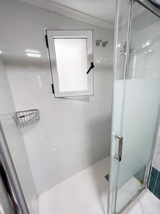 Nice And Central Apartment Торевьиа Экстерьер фото